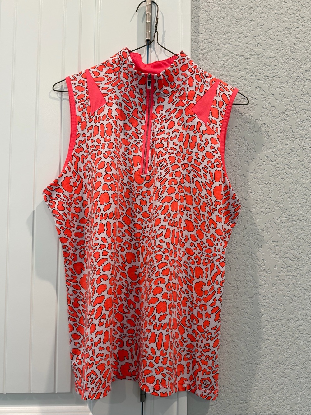 TAIL Sleeveless Hot Pink Leopard-Print Half-Zip Mock Neck Tank